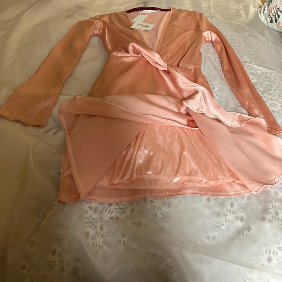 Missguided - NWT - Silky Plunge Wrap Shift Dress- Dusky Pink - Size 1 - Picture 3 of 4